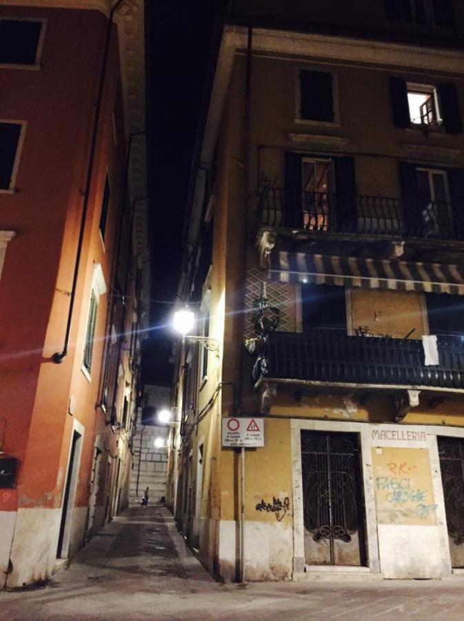 Stupenda Mansarda Centralissima, Finiture Di Lusso Carrara Exterior photo